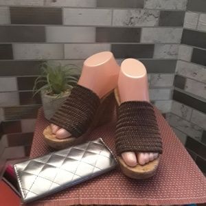 Wedge shoe with brown stretchy material